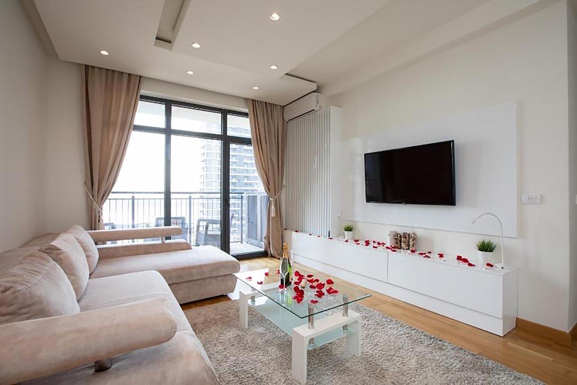 Bw Lux - Waterfront Apartment *
